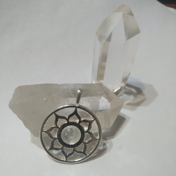 DIJE FLOR DE LOTO CON CUARZO CRISTAL